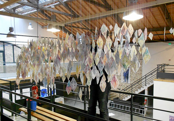 Installation de gravures suspendu 3 Geoffrey Grimal Fonds GrosMM pour la culture